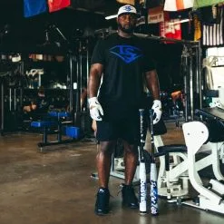 2023 Louisville Slugger Everett Williams 2.0 12" USSSA Slowpitch Softball Bat: WBL2738010 -Baseball Bats Sales Shop 2023 Louisville Slugger Everett Williams Pass Em Out Slowpitch Softball bat Lifestyle 3